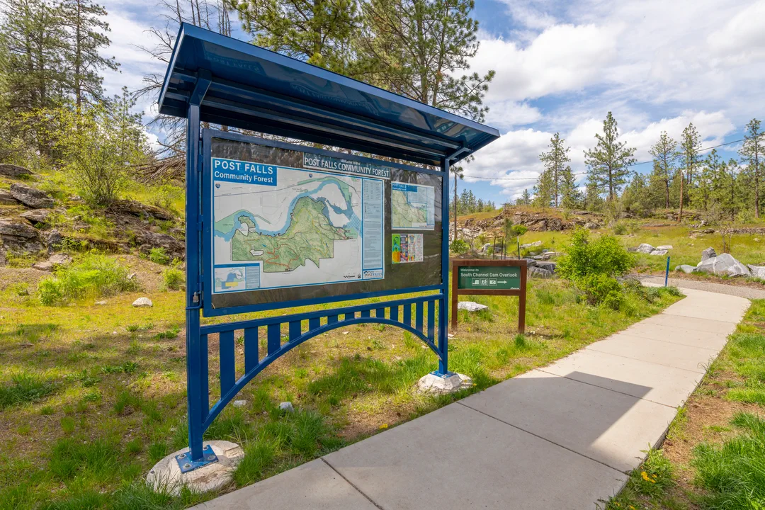Custom wayfinding post and panel sign